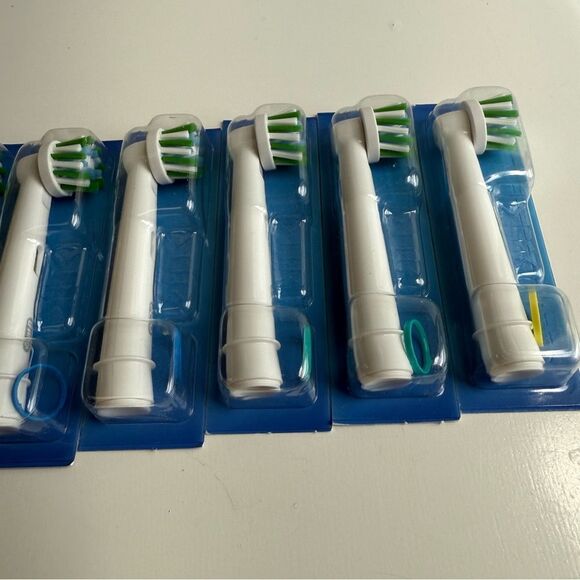 Oral-B CrossAction Replacement Brush Heads - 8 Count - Round Bristles - Picture 4 of 4